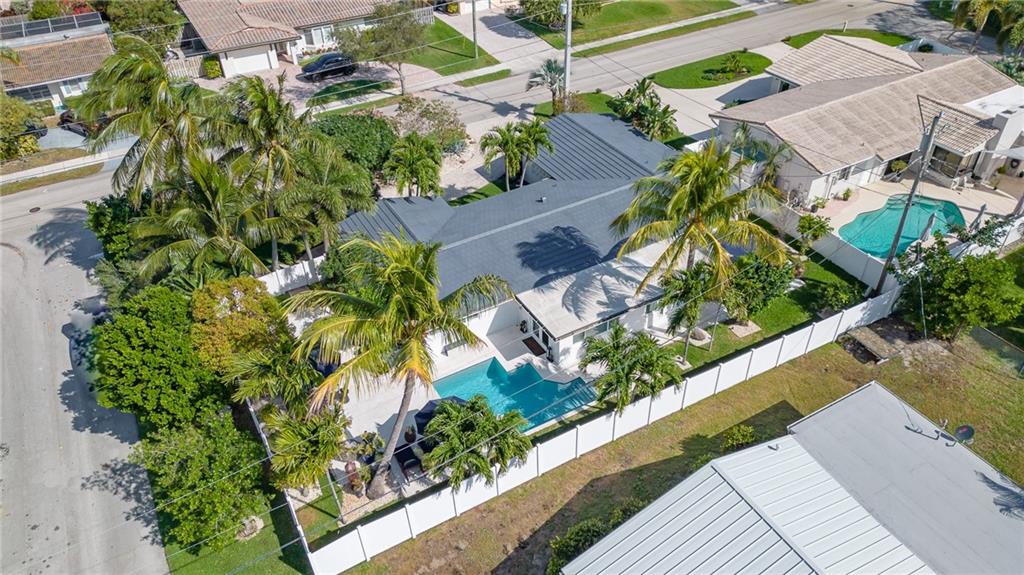 2400 NE 45th St