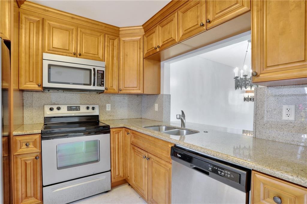 7797 Golf Circle Dr 101, Margate, FL 33063