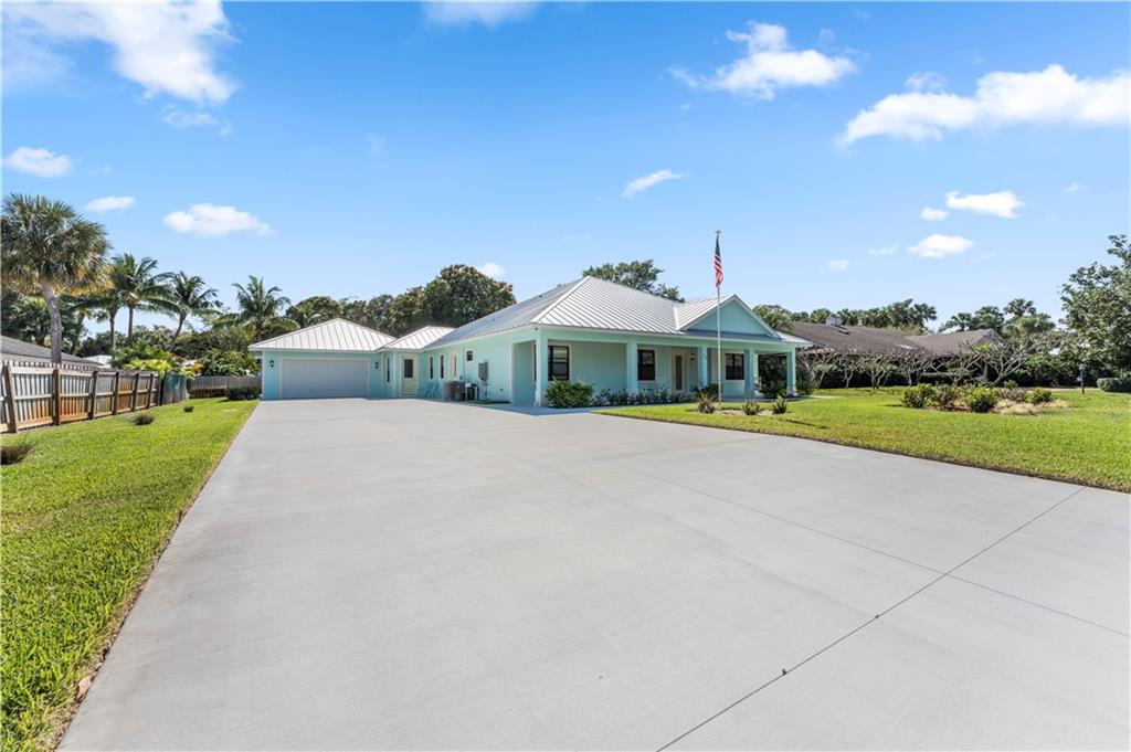 13 Perriwinkle Cres, Sewalls Point, FL 34996