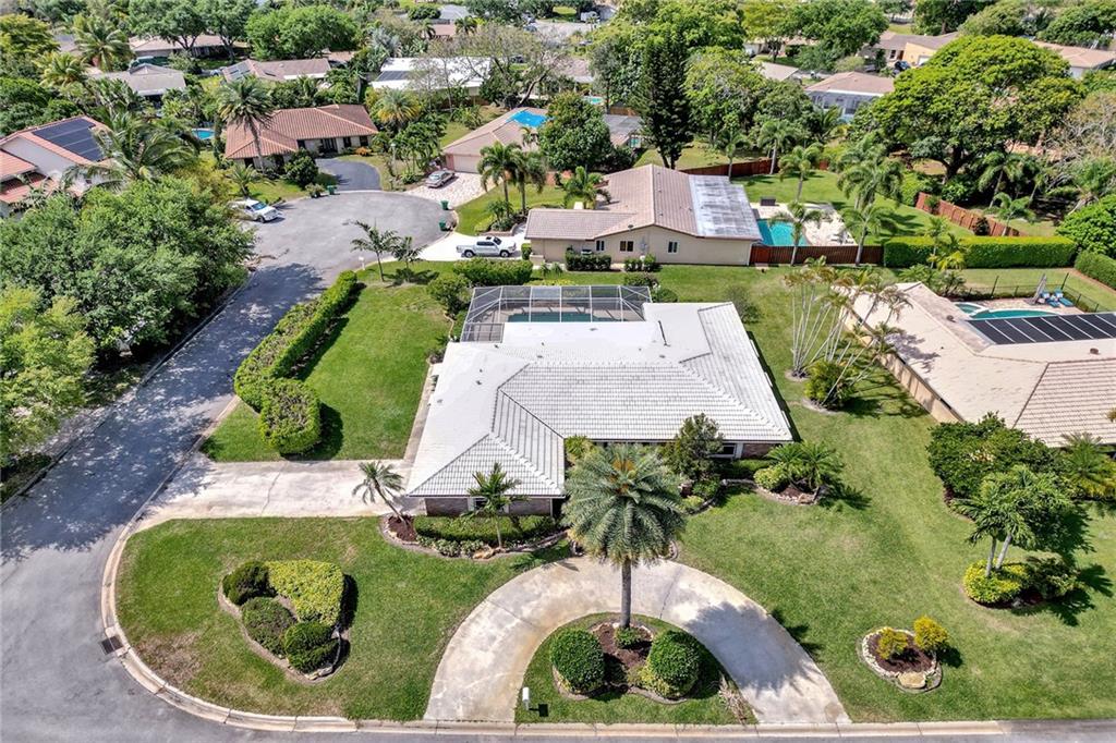 824 NW 84th Ln, Coral Springs, FL 33071