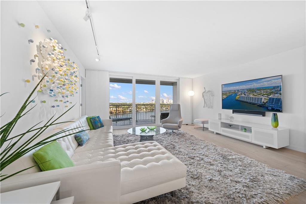 511 Bayshore Dr PH-8, Fort Lauderdale, FL 33304