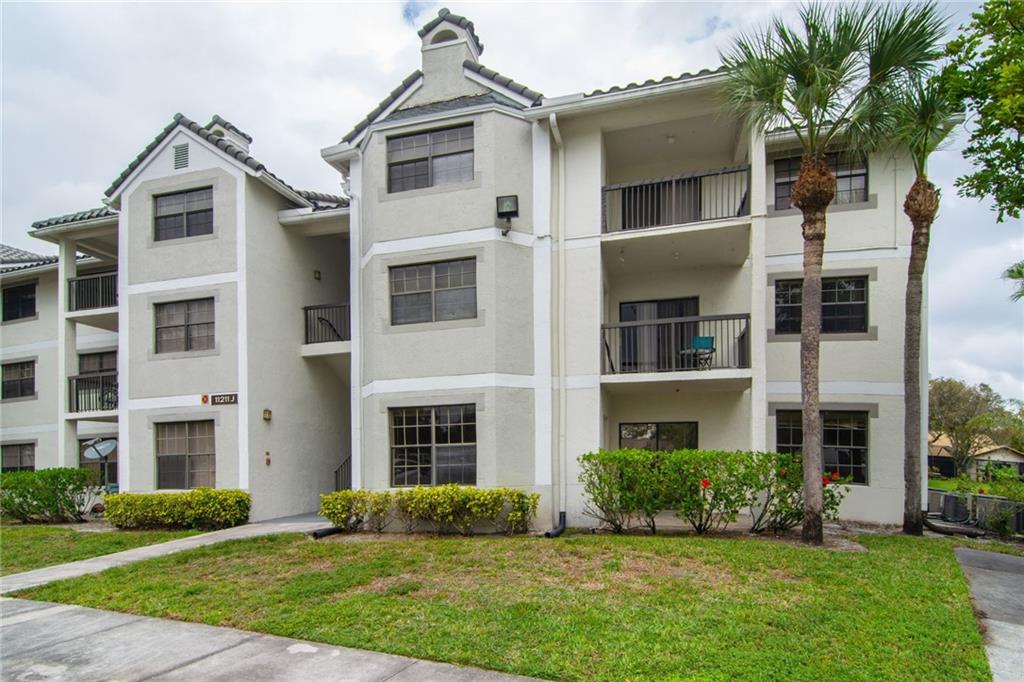 Very nice 2 bedrooms with 2 full bath in Atlantic Springs. Great location on ground floor. Totally renovated and priced to sell. Unit is currently rented. Ideal for investors. Great complex with pool, play ground and much more!!
