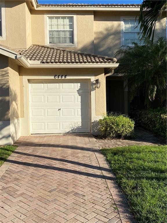 Rare opportunity, spacious two-story 3/2.5 townhouse at Oasis Condo. Located along a small circular road. No gates or long lines to deal with. All bedrooms upstairs upgraded open kitchen with new white shaker base cabinets. Community pool, guest parking, and small backyard. Roomy one-car garage.
Very easy and quick to show.