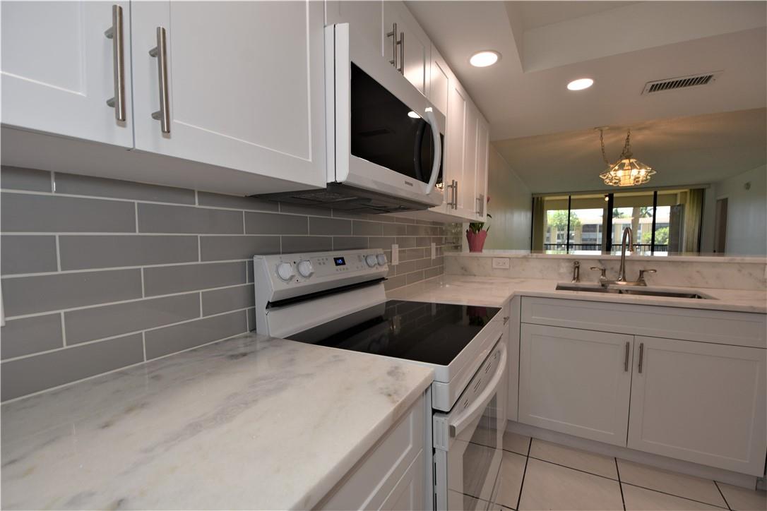 5618 Coral Lake Dr 206, Margate, FL 33063