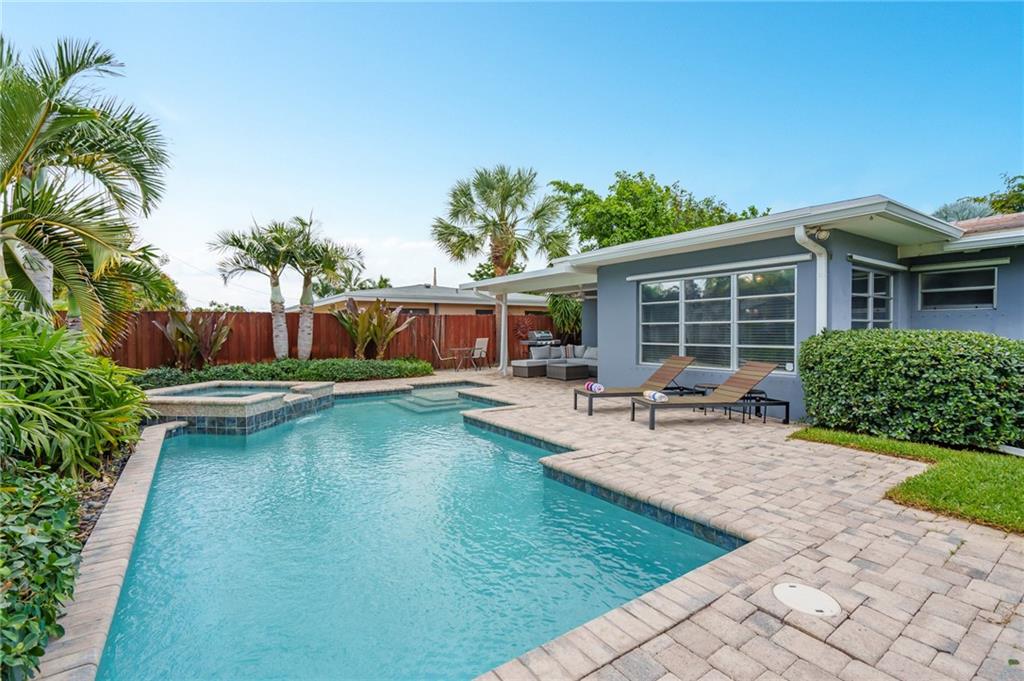 102 NE 29th St, Wilton Manors, FL 33334