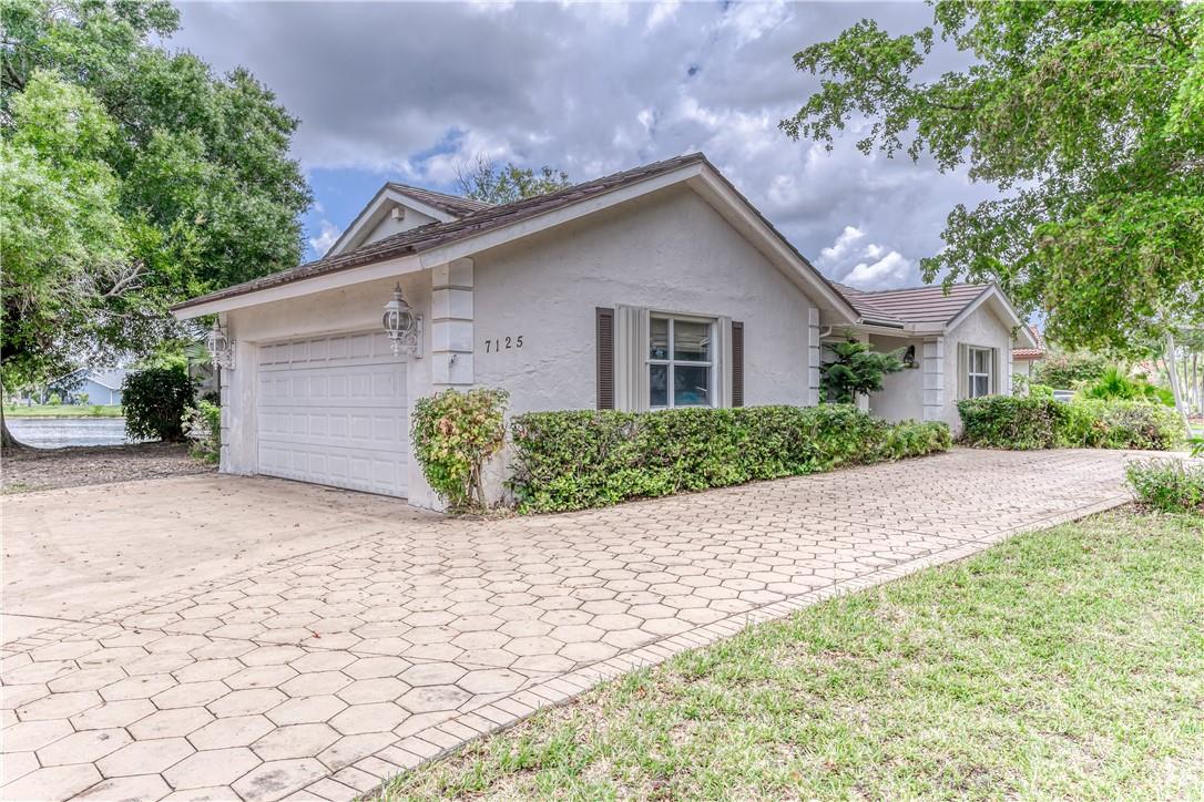 7125 NW 102nd Ave, Tamarac, FL 33321