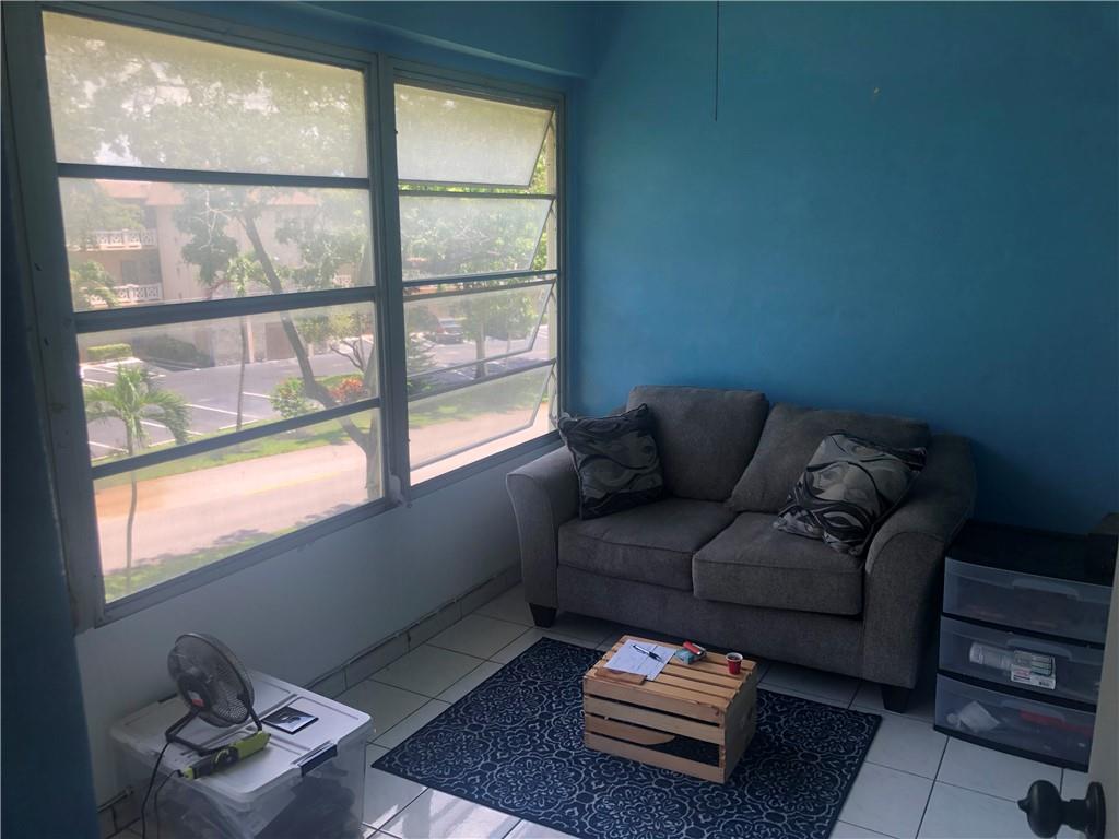 5061 W Oakland Park Blvd 302, Lauderdale Lakes, FL 33313