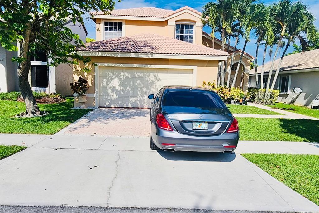 3325 SW 181st Ter, Miramar, FL 33029