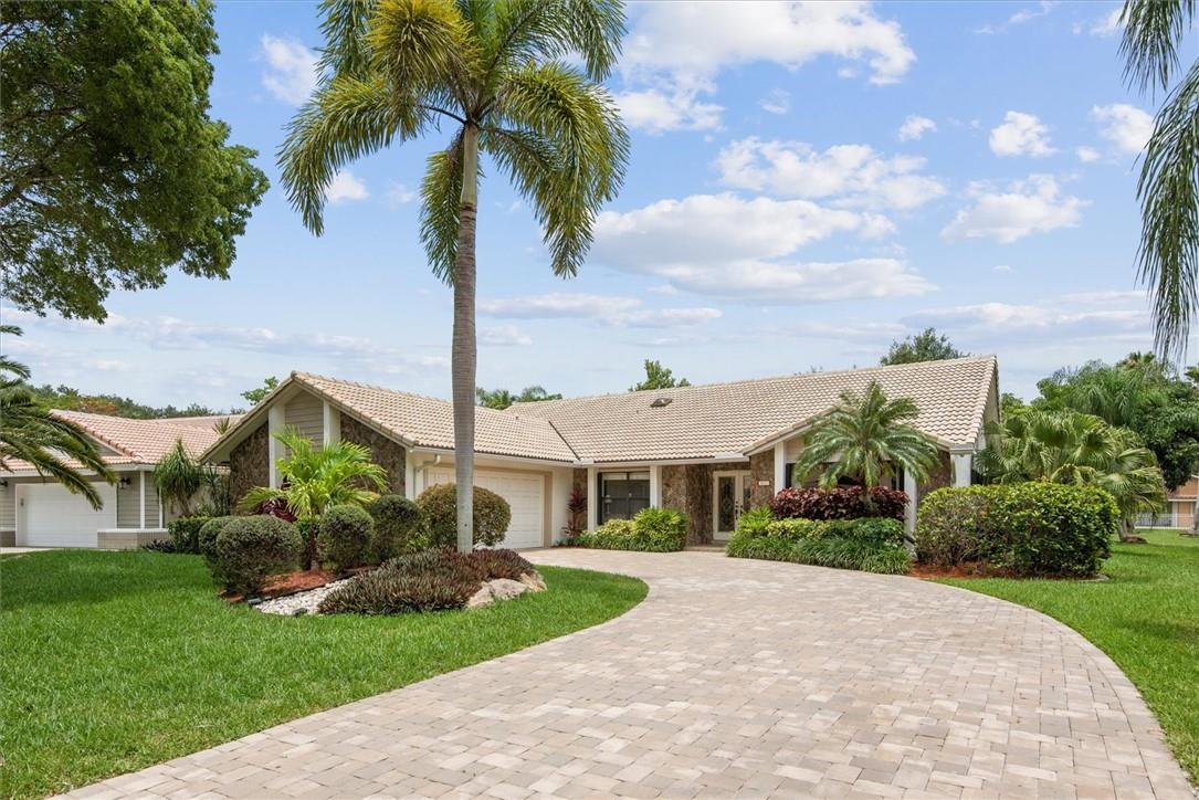4911 NW 89th Ter, Coral Springs, FL 33067