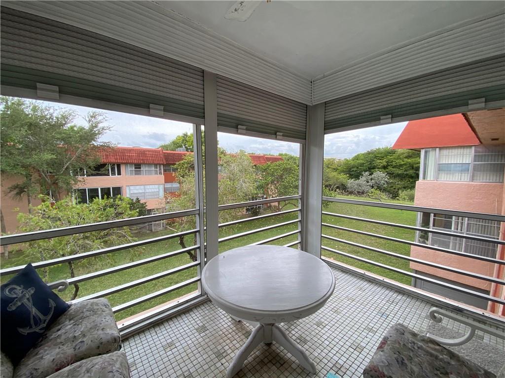 3130 Holiday Springs Blvd 306, Margate, FL 33063