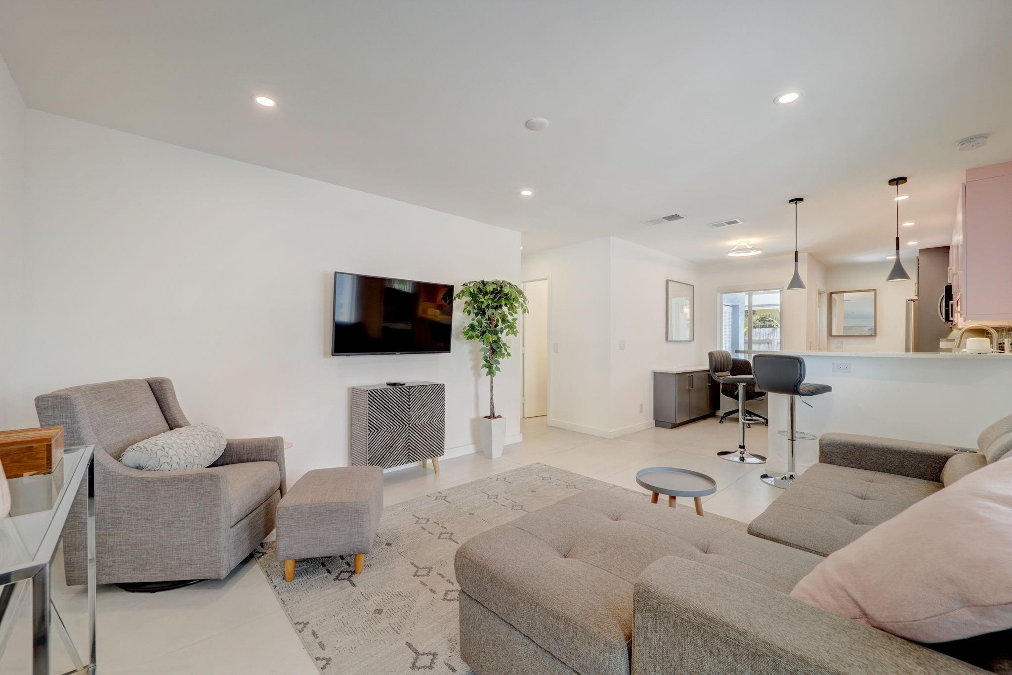50 NE 30th Ct B