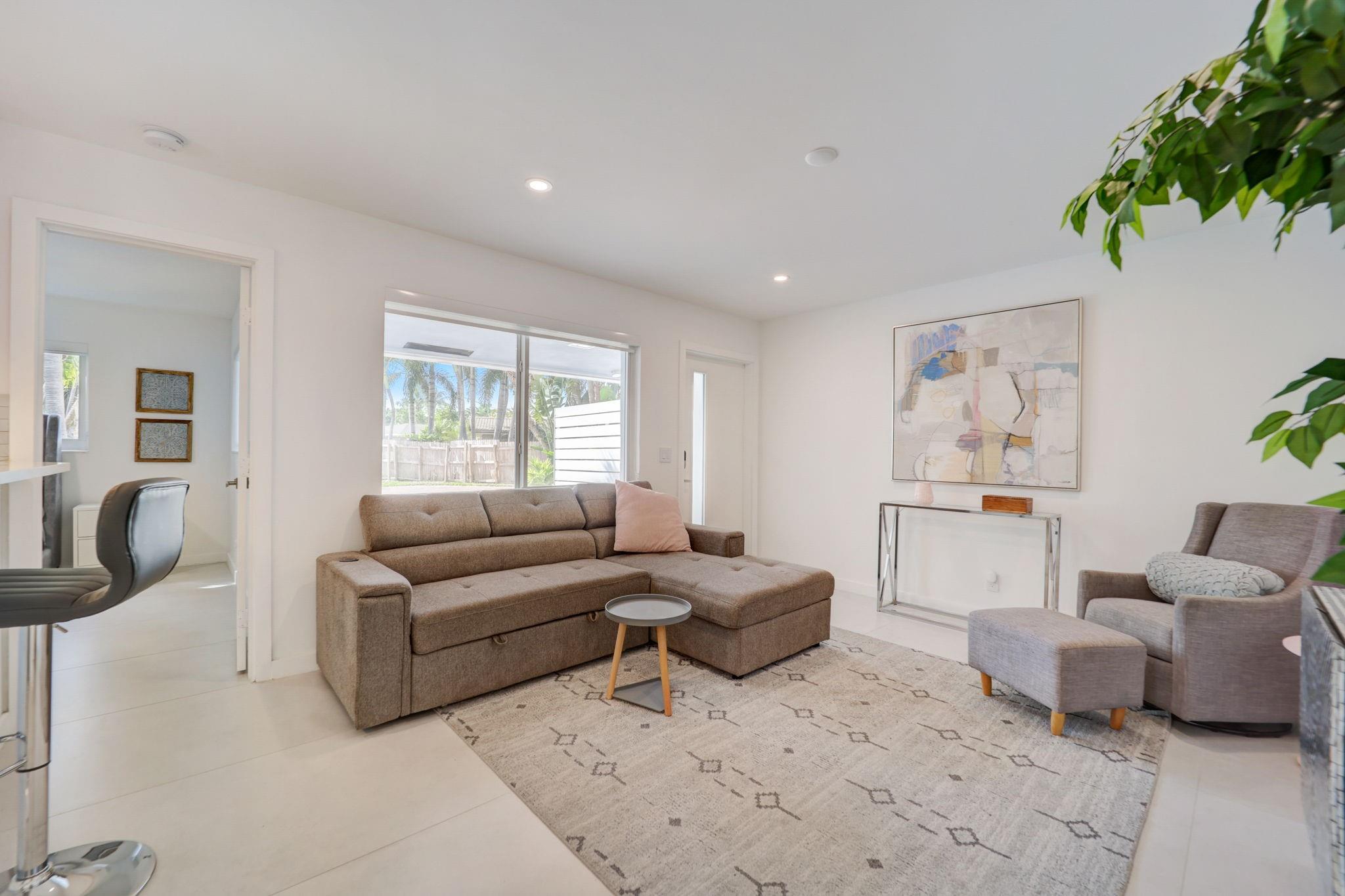 50 NE 30th Ct B