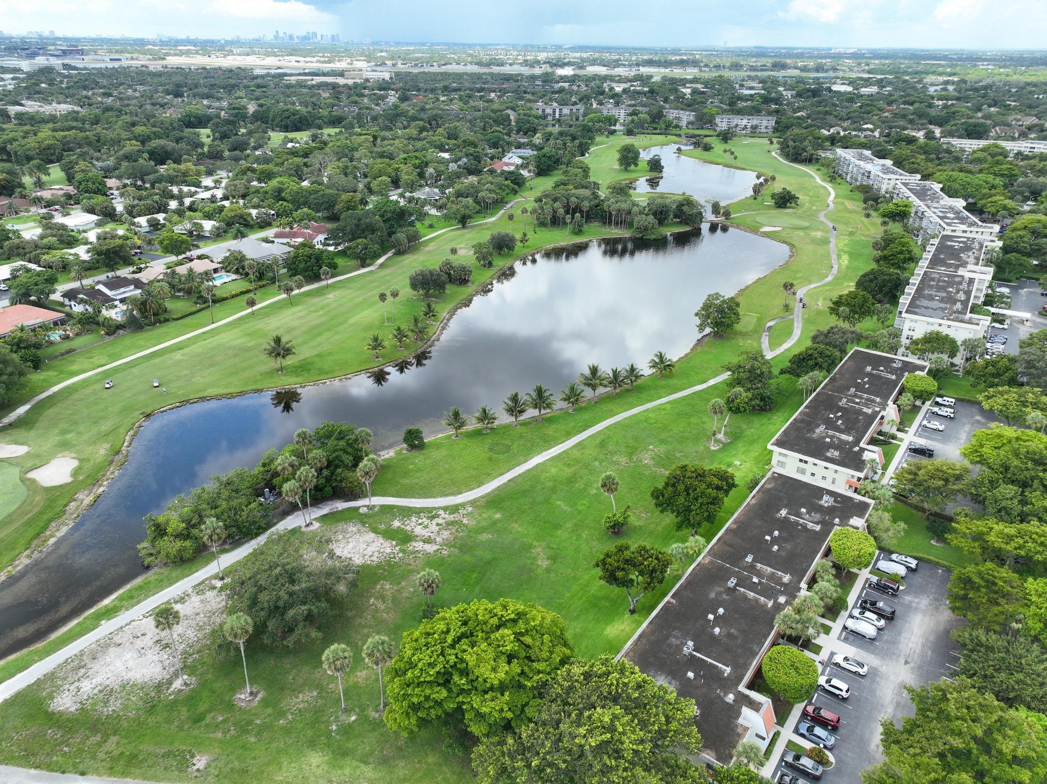 Photo 2 of home located at 806 Cypress Blvd 204, Pompano Beach FL
