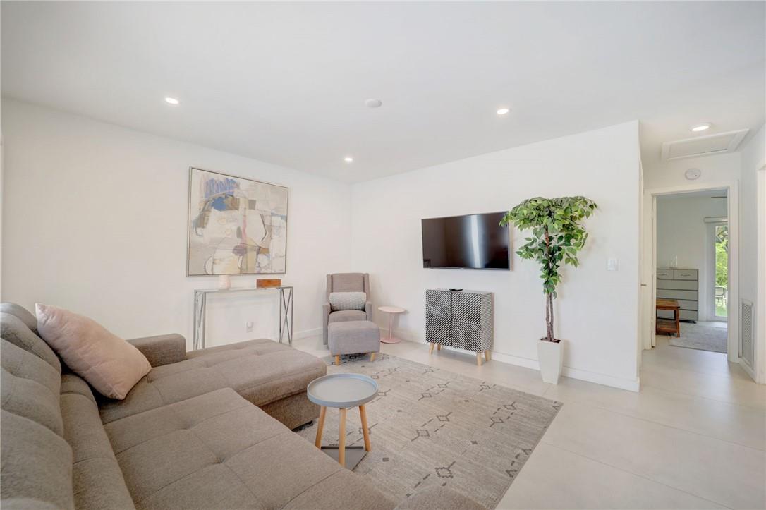 50 NE 30th Ct