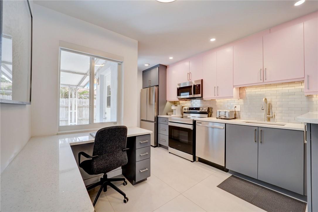 50 NE 30th Ct