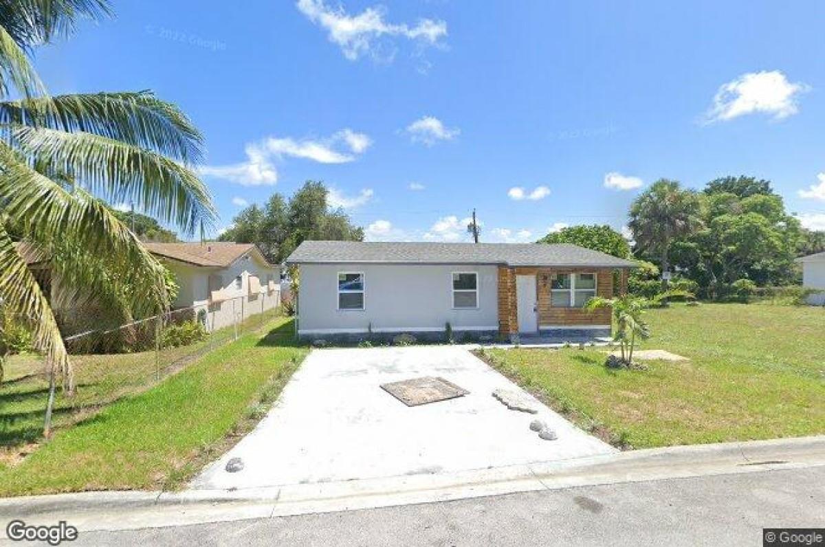 Photo 1 of 3040 NW 8th Pl in Fort Lauderdale - MLS F10389357