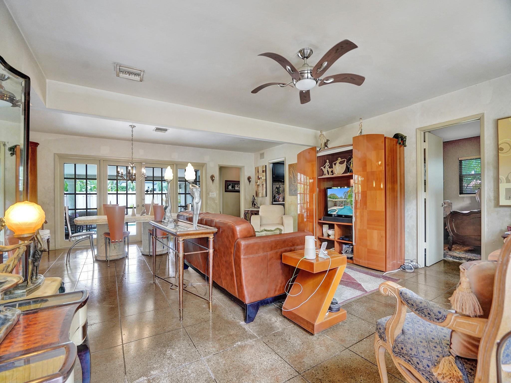 2824 NE 14th Ave