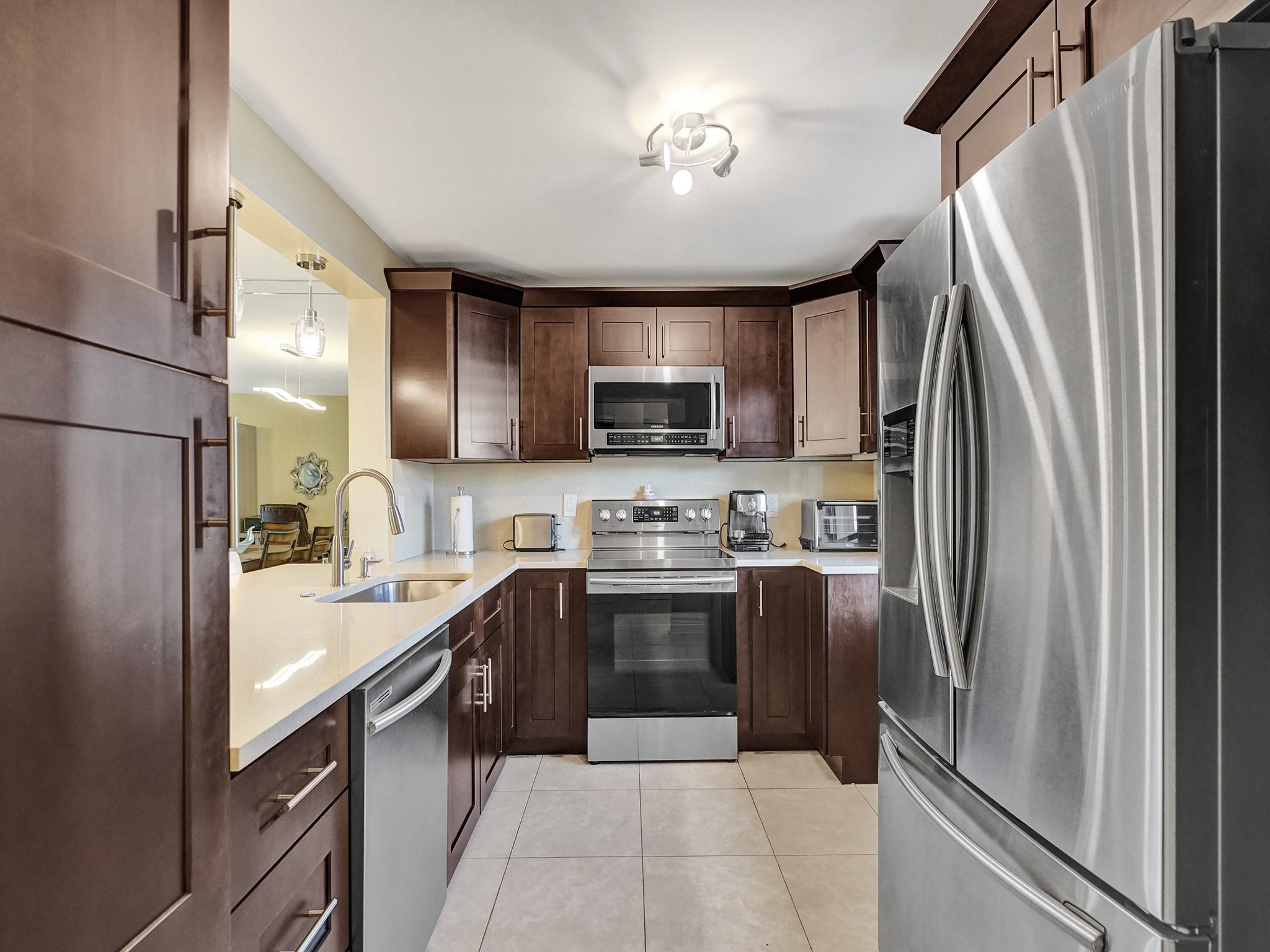 Photo 1 of Meadowbrook Lakes Apt 107 in Dania Beach - MLS F10392766
