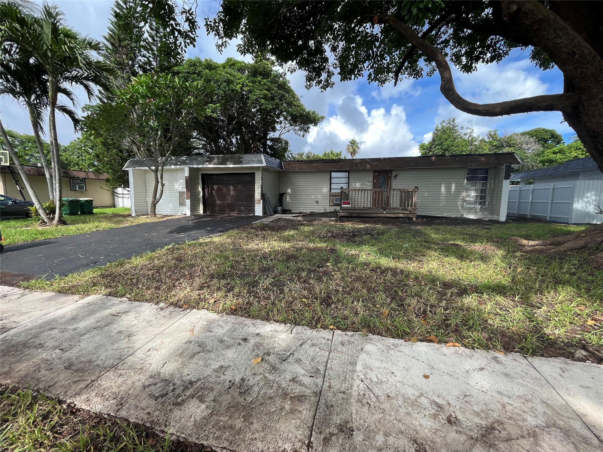 7911 NW 73rd Ter, Tamarac, FL 33321