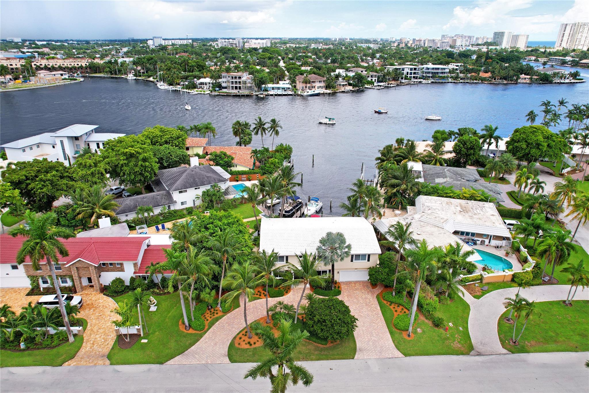 2445 SE 8th St, Pompano Beach, FL 33062
