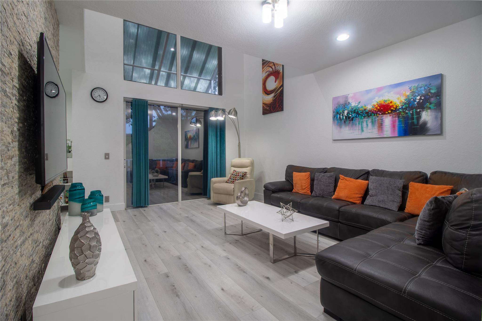 Photo 5 of home located at 5648 NW 127th Ter 5648, Coral Springs FL
