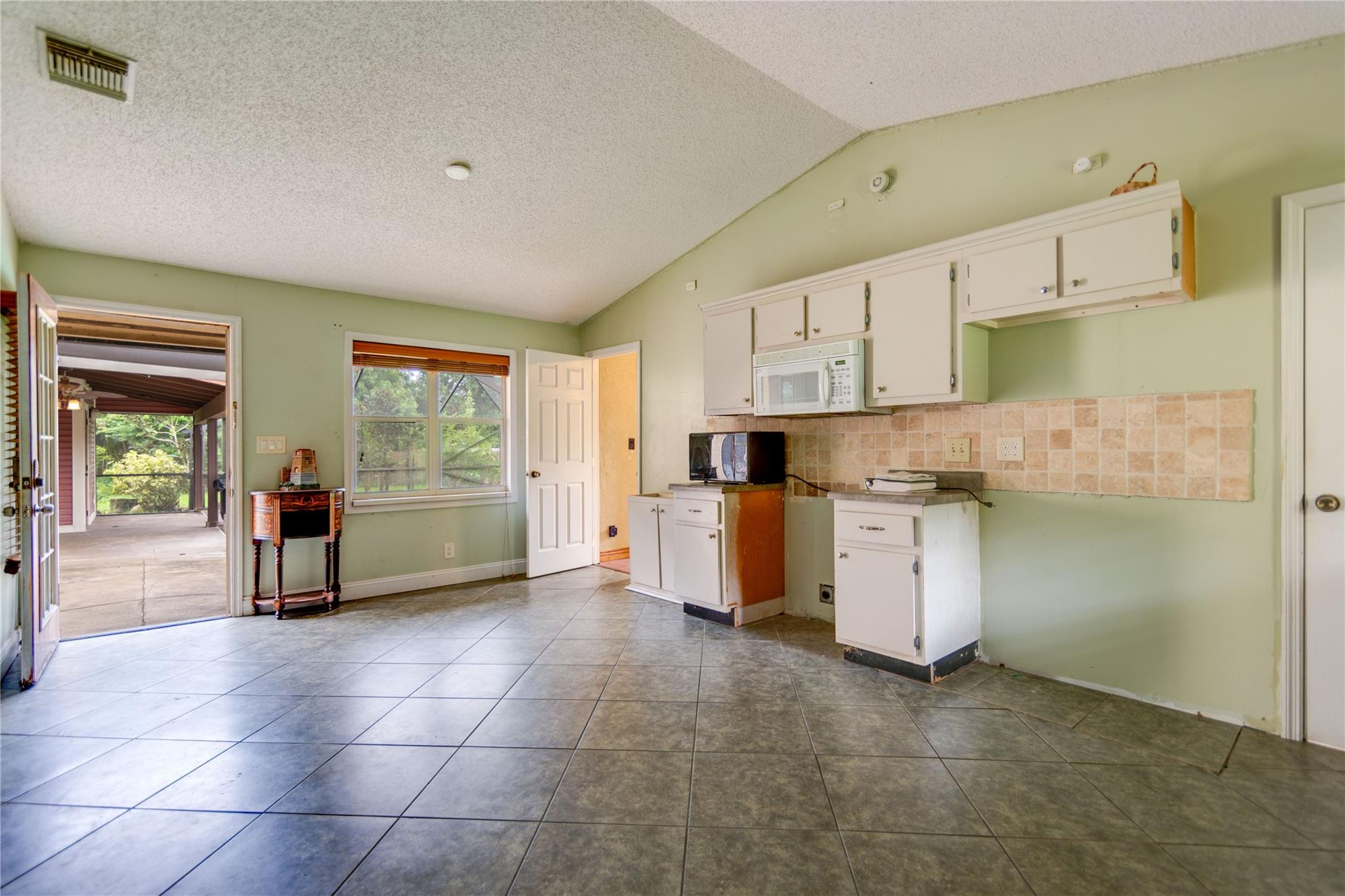 Photo 20 of home located at 16319 E Burns Dr, Loxahatchee FL