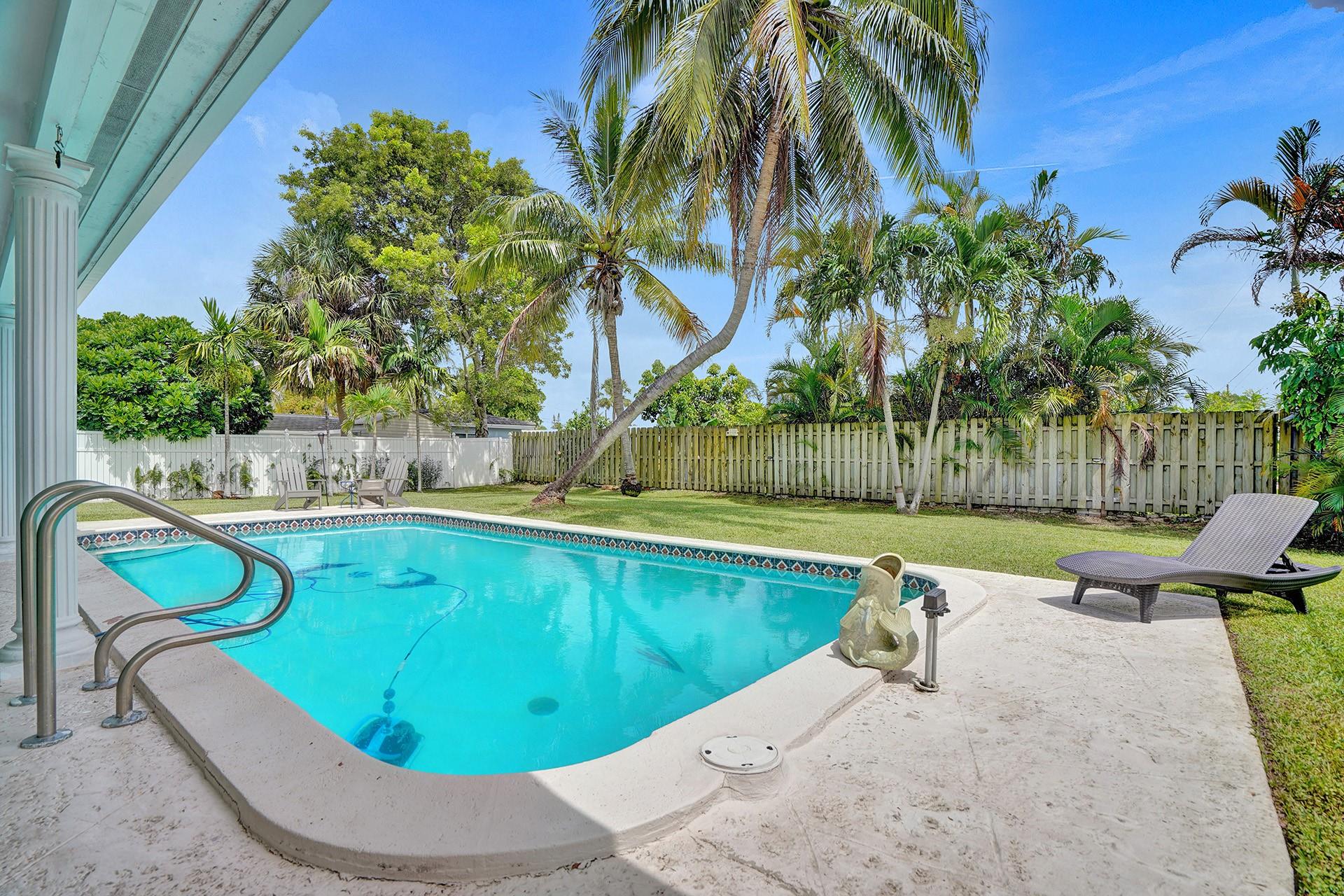 251 SW 18th St