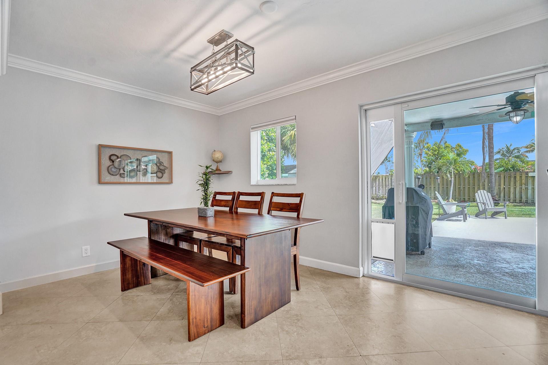 251 SW 18th St