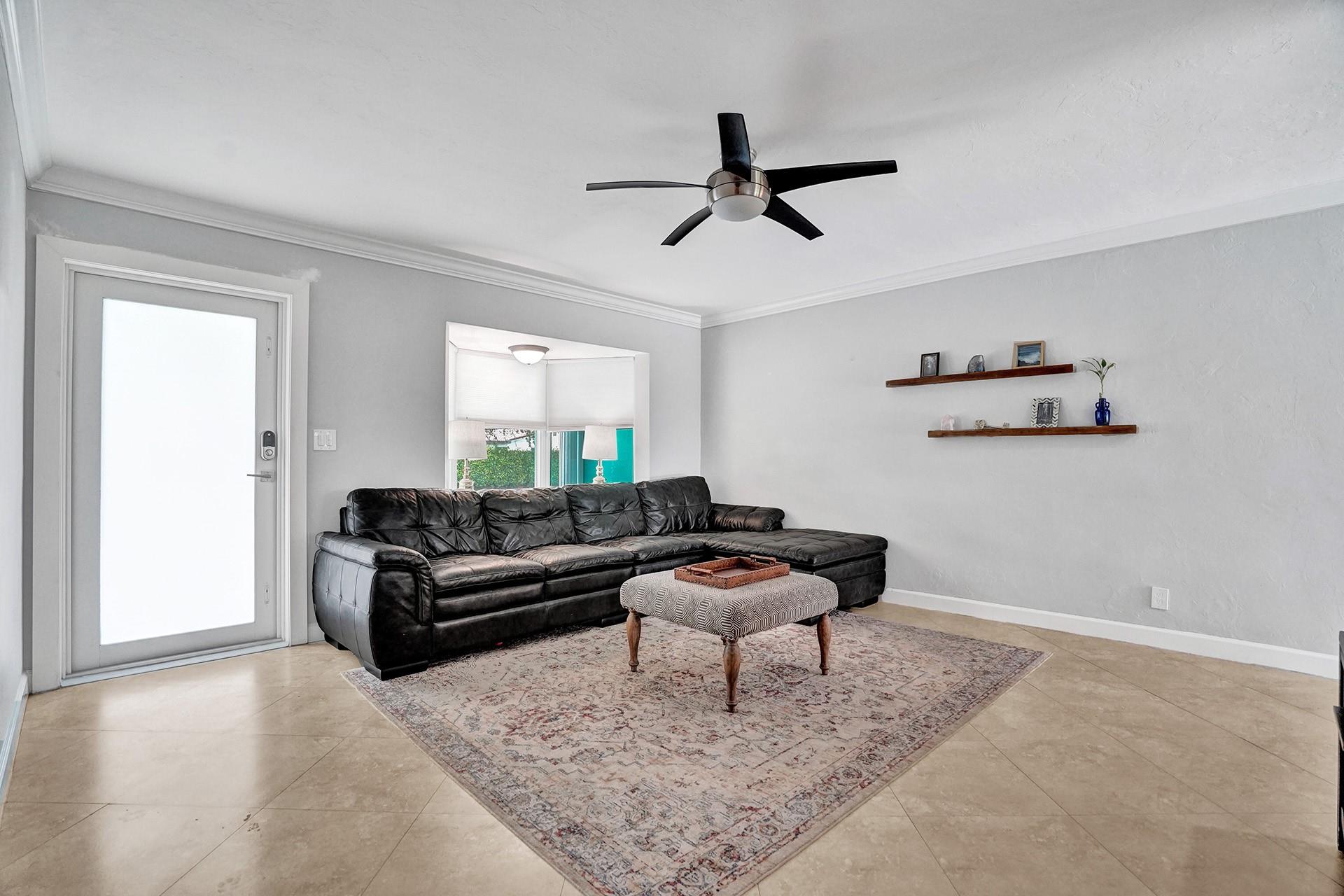251 SW 18th St