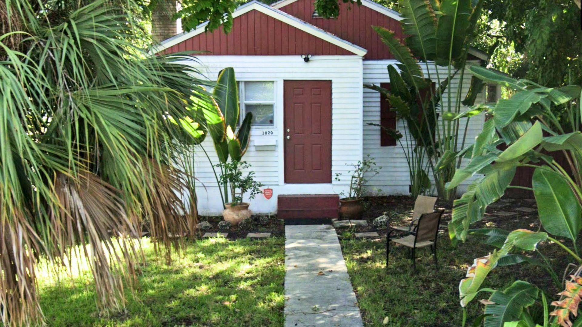 Photo 1 of 1020 NE 4th St in Fort Lauderdale - MLS F10397031