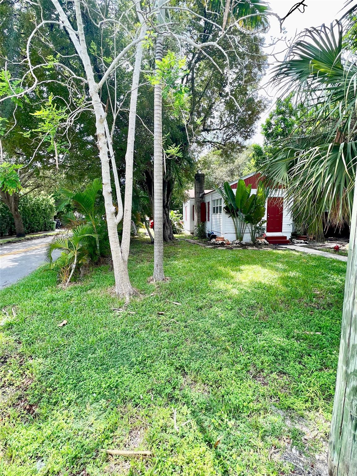 Photo 2 of 1020 NE 4th St in Fort Lauderdale - MLS F10397031