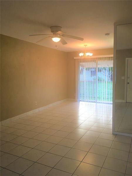 Photo 2 of Coronet Hall Condo Apt 3 in Hollywood - MLS F10397883