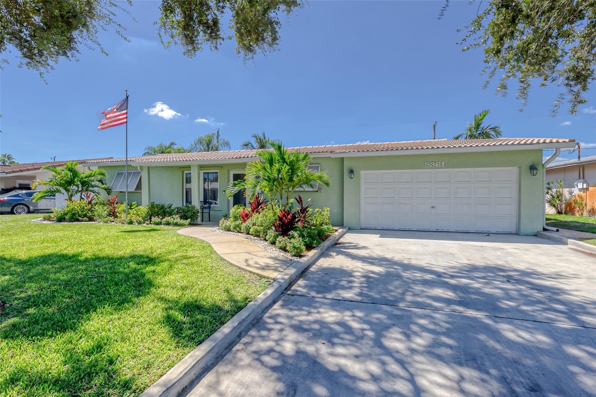 Photo 1 of 5361 NE 17 Terrace in Fort Lauderdale - MLS F10397405