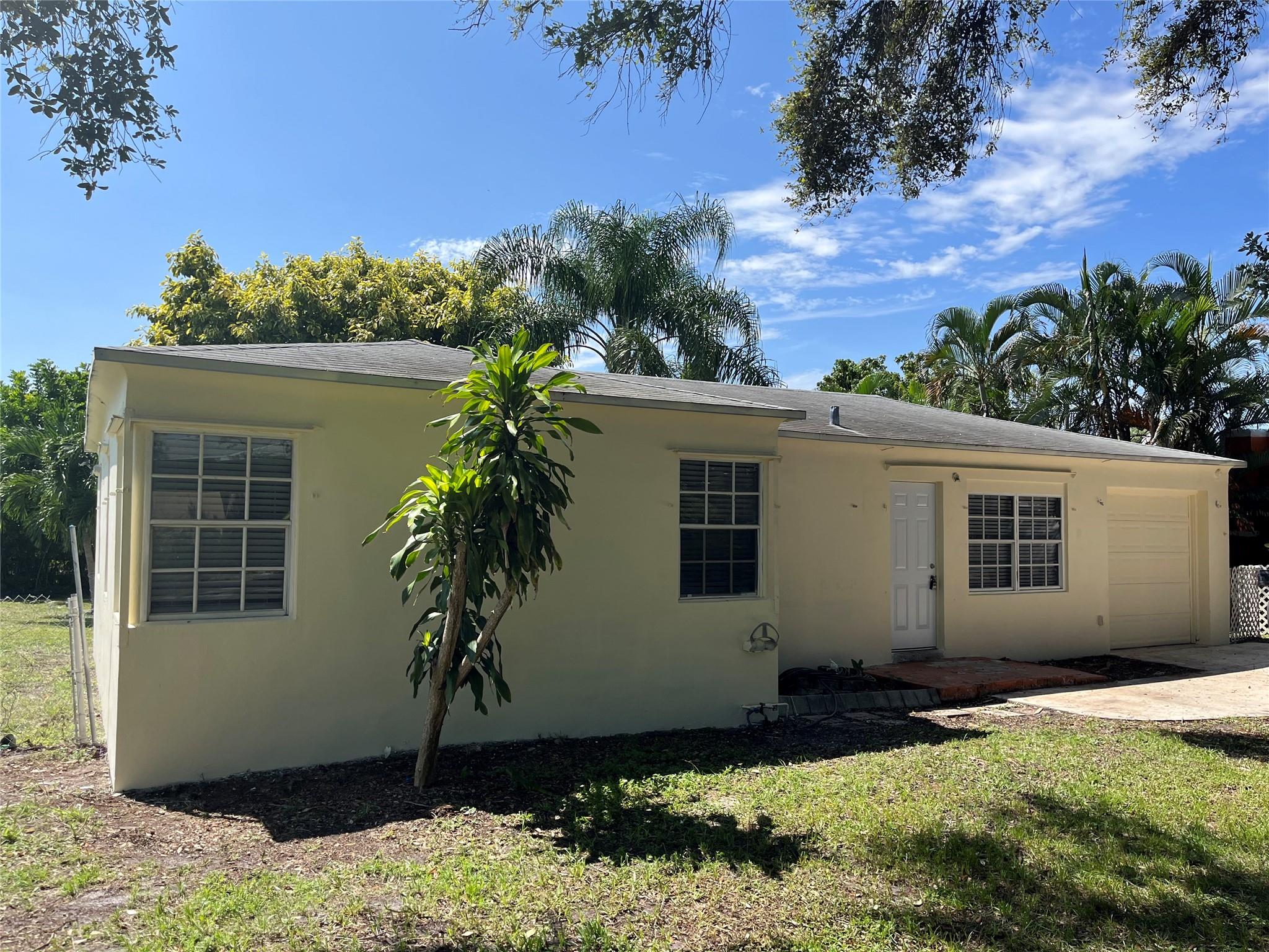 Photo 1 of 328 S 26th Ave in Hollywood - MLS F10397906