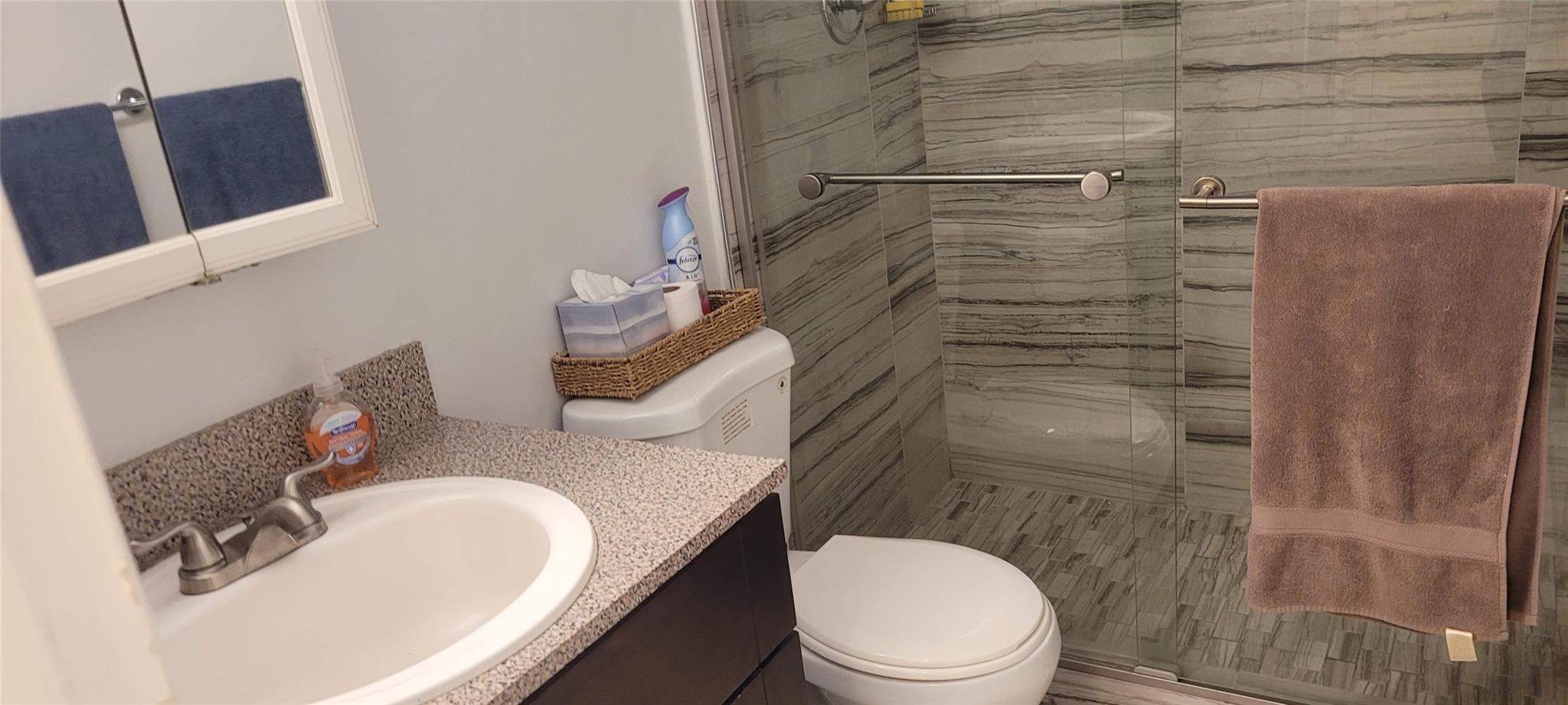 Photo 16 of Mansail Condo Apt 409 in Hollywood - MLS F10398154