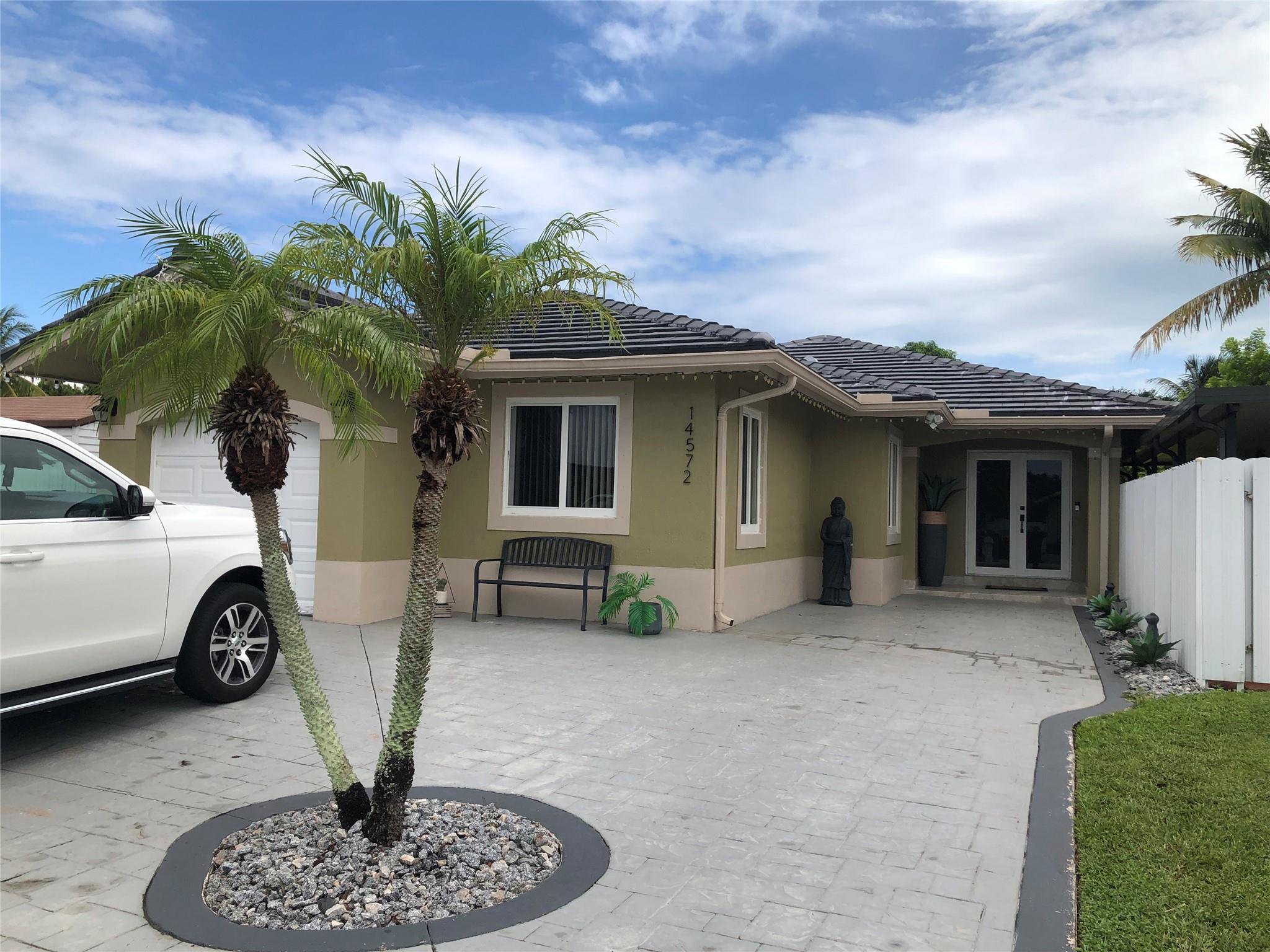 Photo 1 of 14572 SW 142 TER in Miami - MLS F10398273