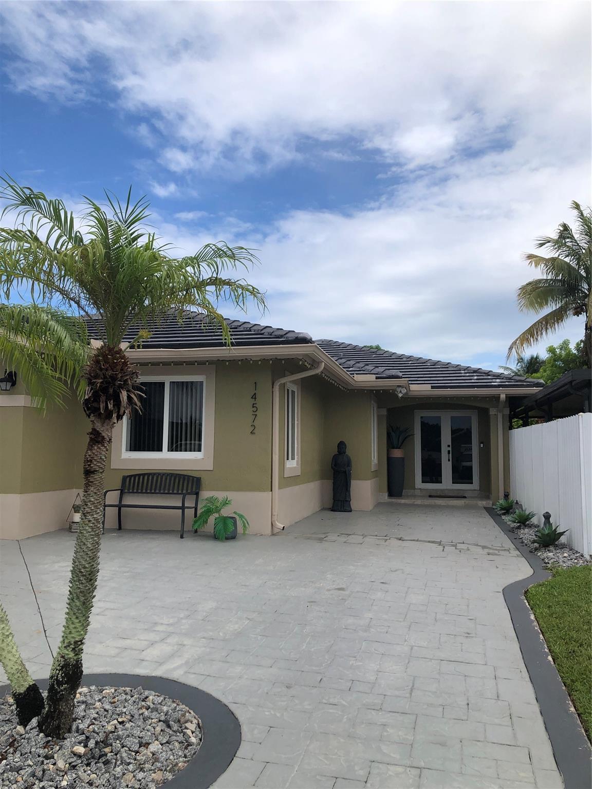 Photo 2 of 14572 SW 142 TER in Miami - MLS F10398273