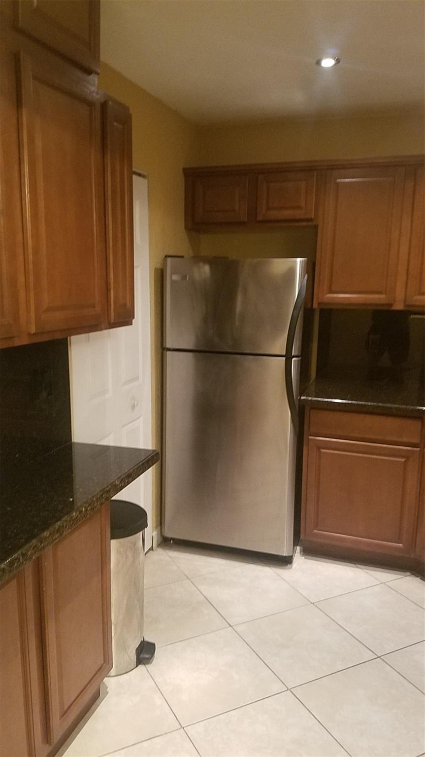 3105 OAKLAND SHORES DR J-102
