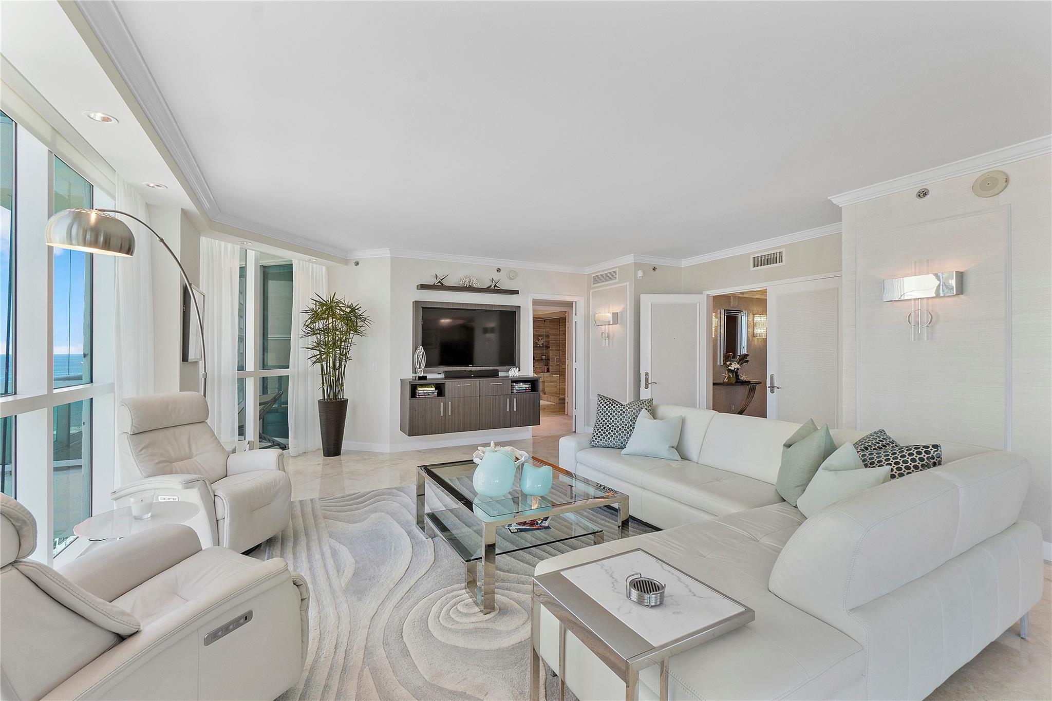 Photo 3 of home located at 101 S Fort Lauderdale Beach Blvd 1106, Fort Lauderdale FL