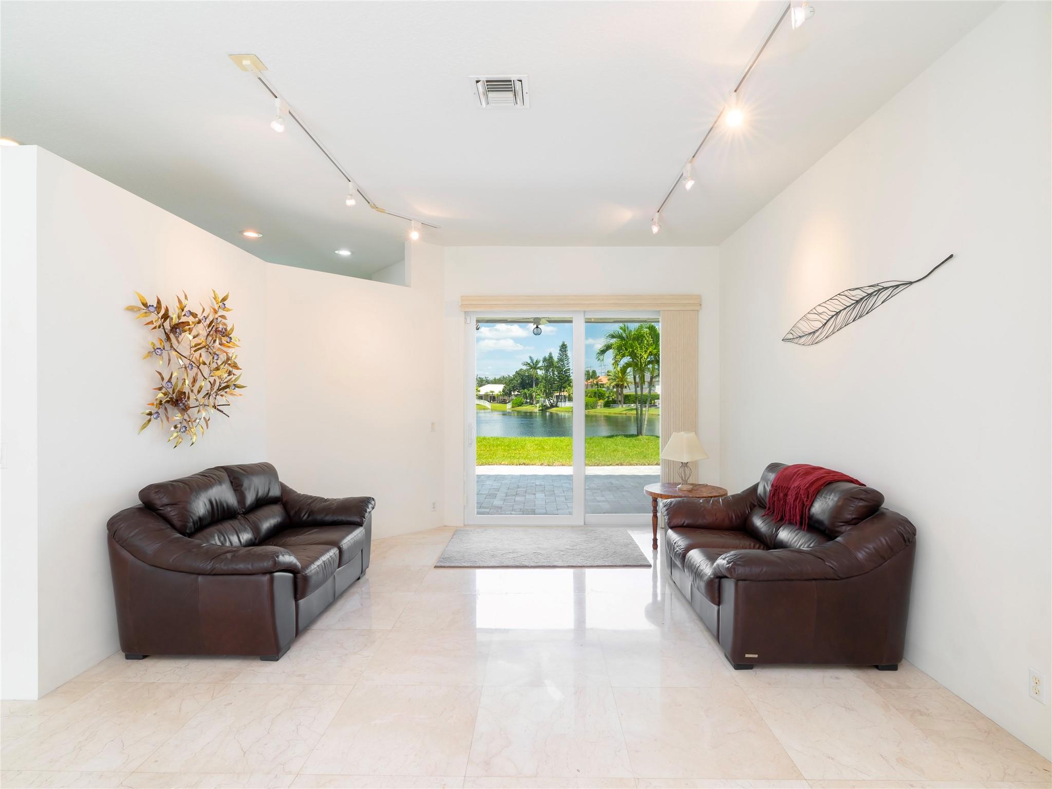 Photo 9 of home located at 16203 S Segovia Cir, Fort Lauderdale FL