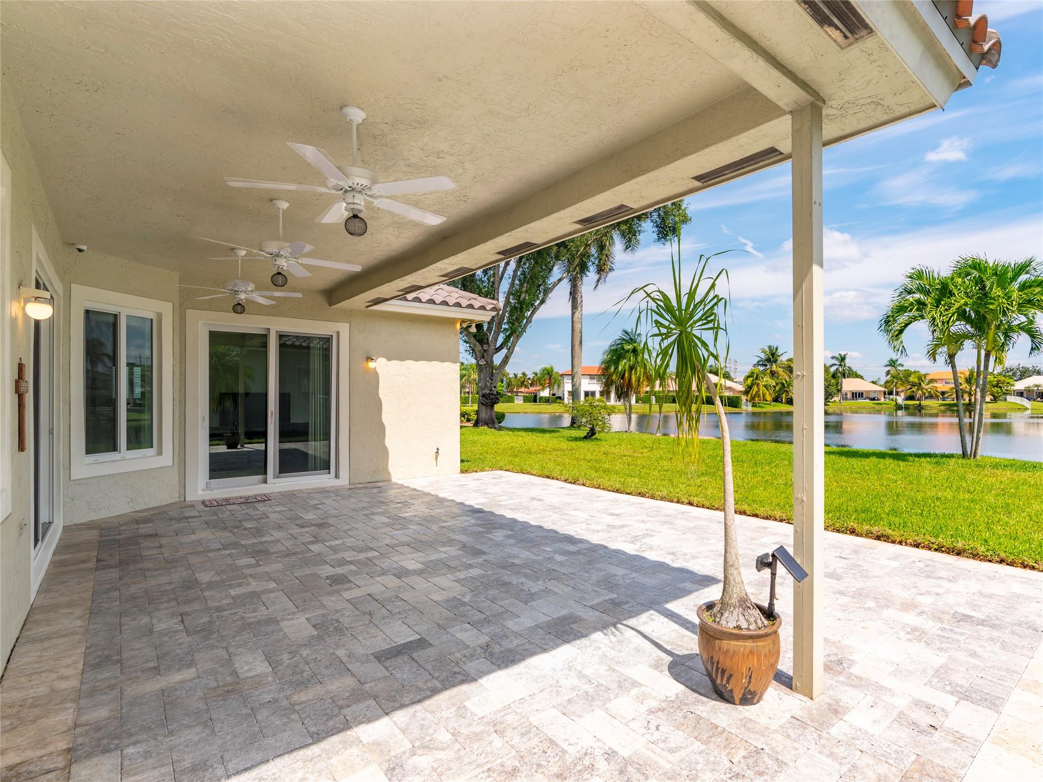 Photo 10 of home located at 16203 S Segovia Cir, Fort Lauderdale FL