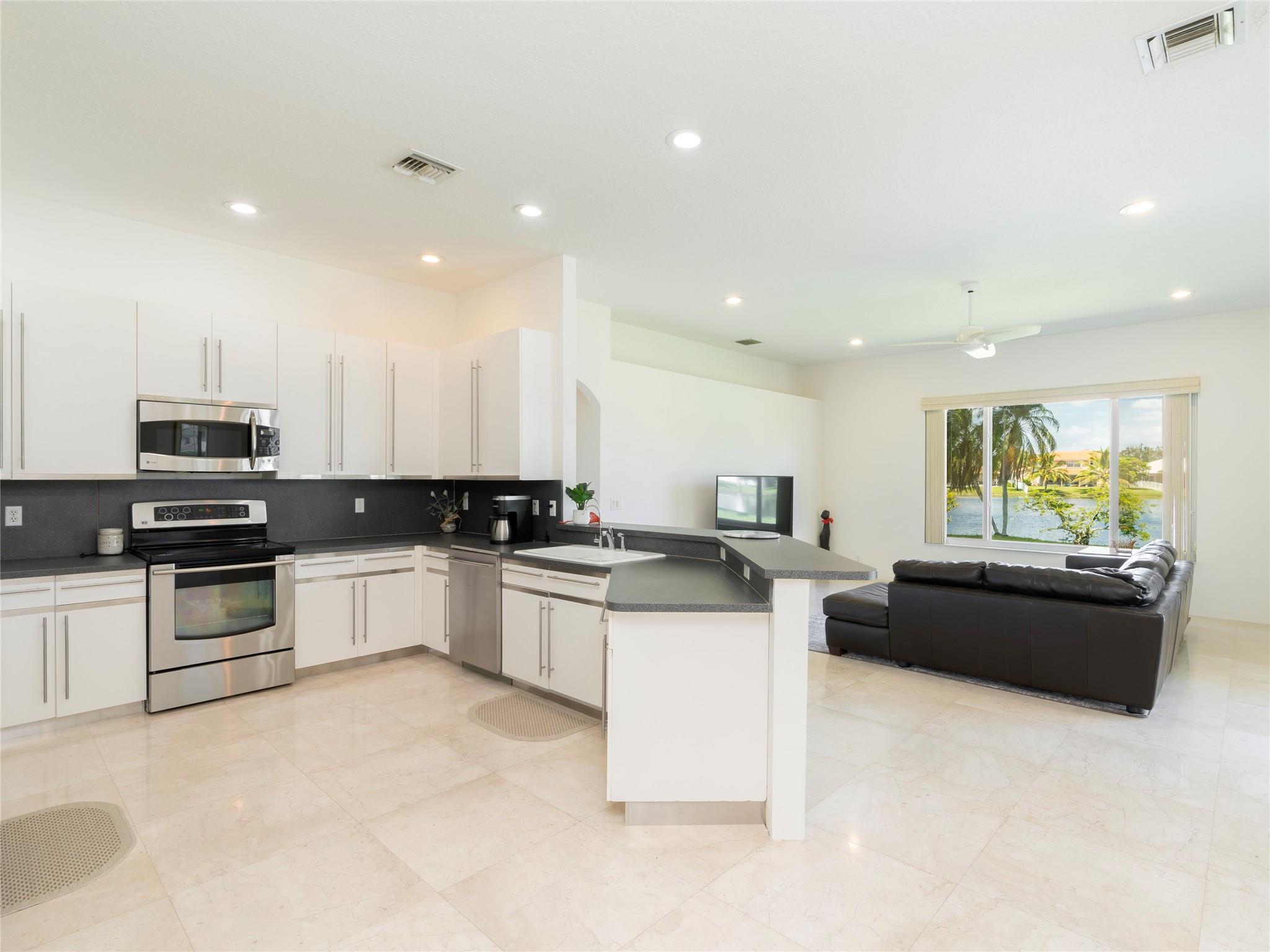 Photo 11 of home located at 16203 S Segovia Cir, Fort Lauderdale FL