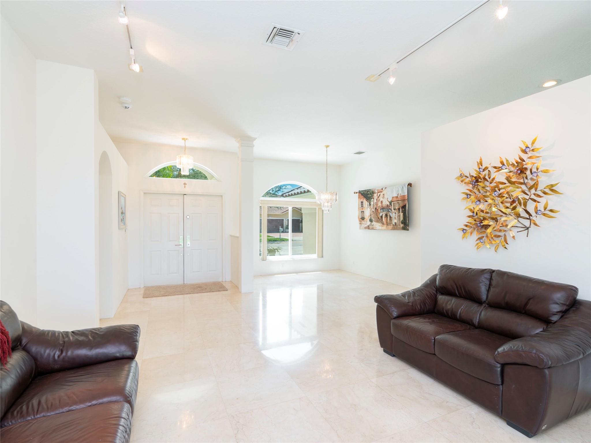 Photo 5 of home located at 16203 S Segovia Cir, Fort Lauderdale FL
