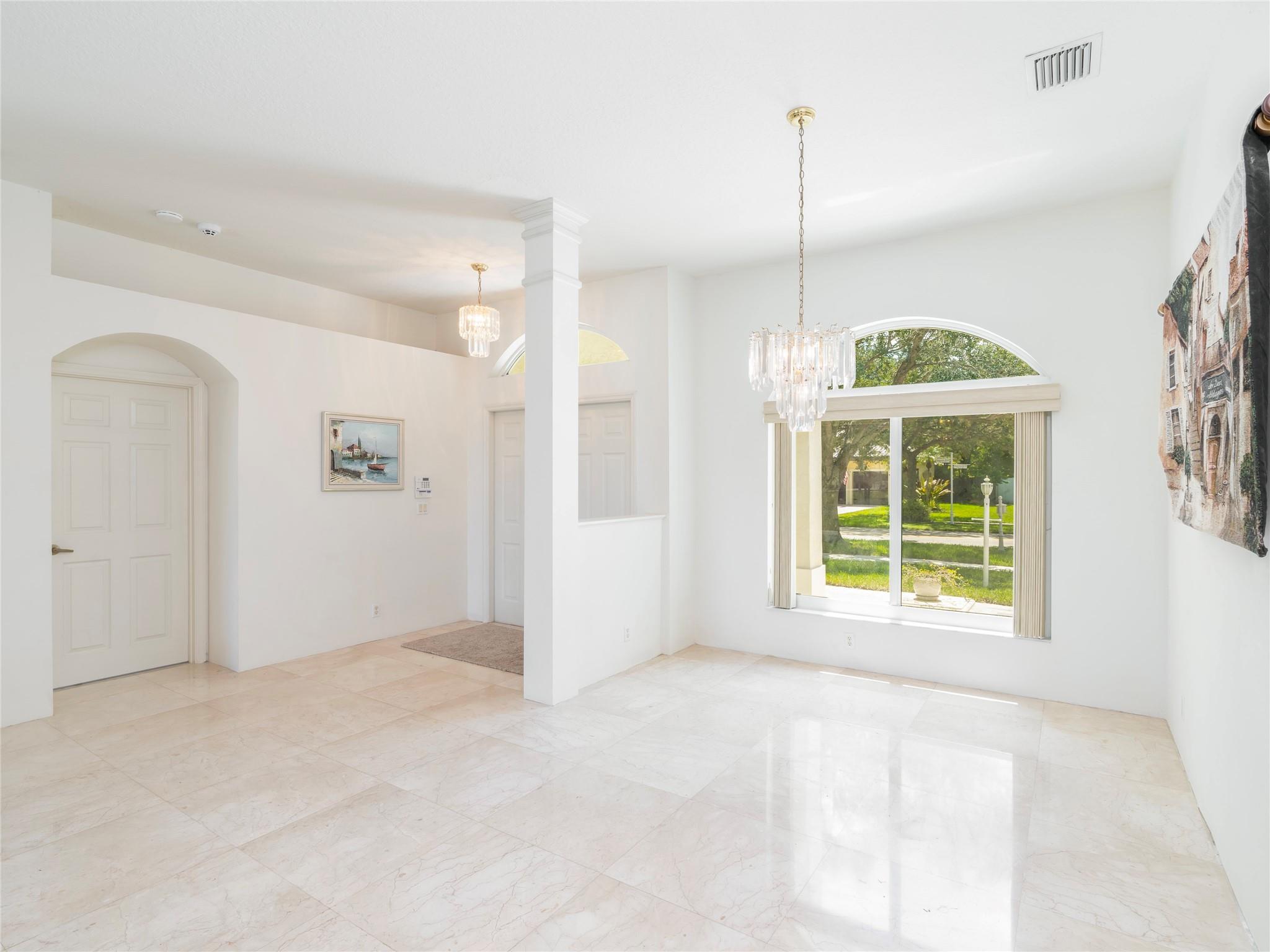Photo 7 of home located at 16203 S Segovia Cir, Fort Lauderdale FL