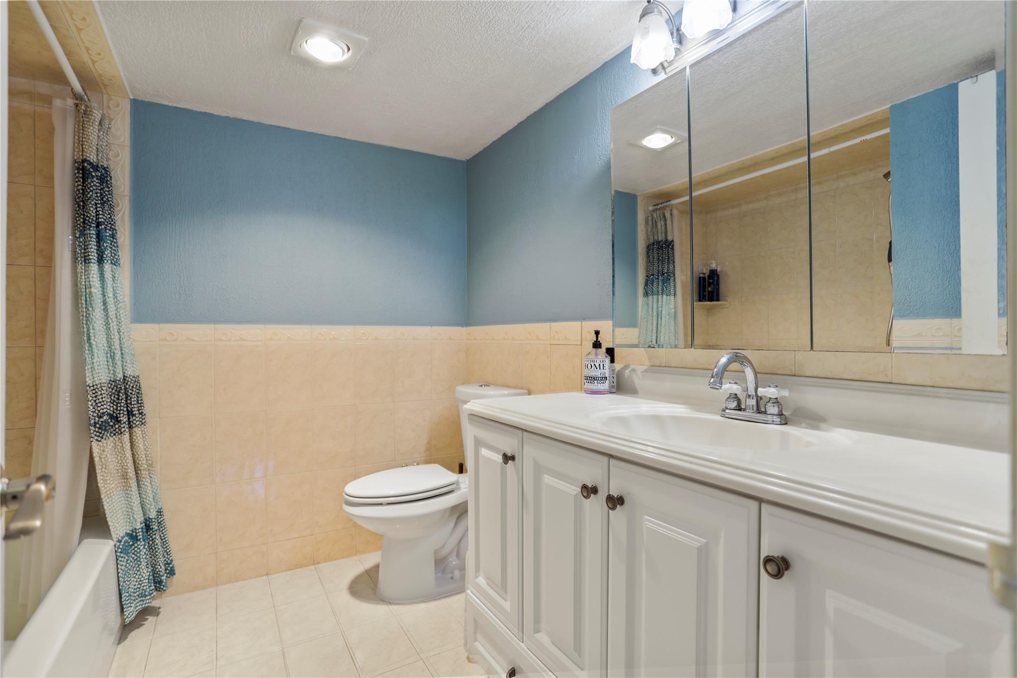 Photo 40 of home located at 3004 NE 5th Ter 310-C, Wilton Manors FL