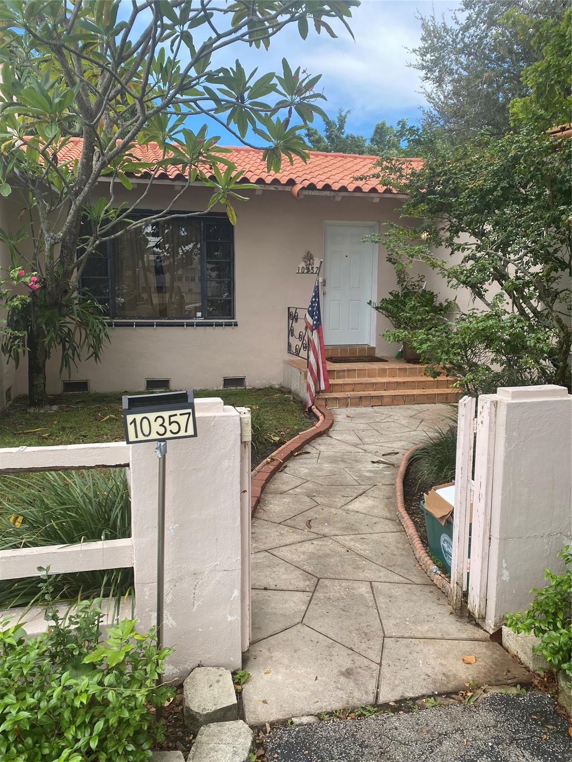 Photo 1 of 10357 NE 6th Ave in Miami Shores - MLS F10400533