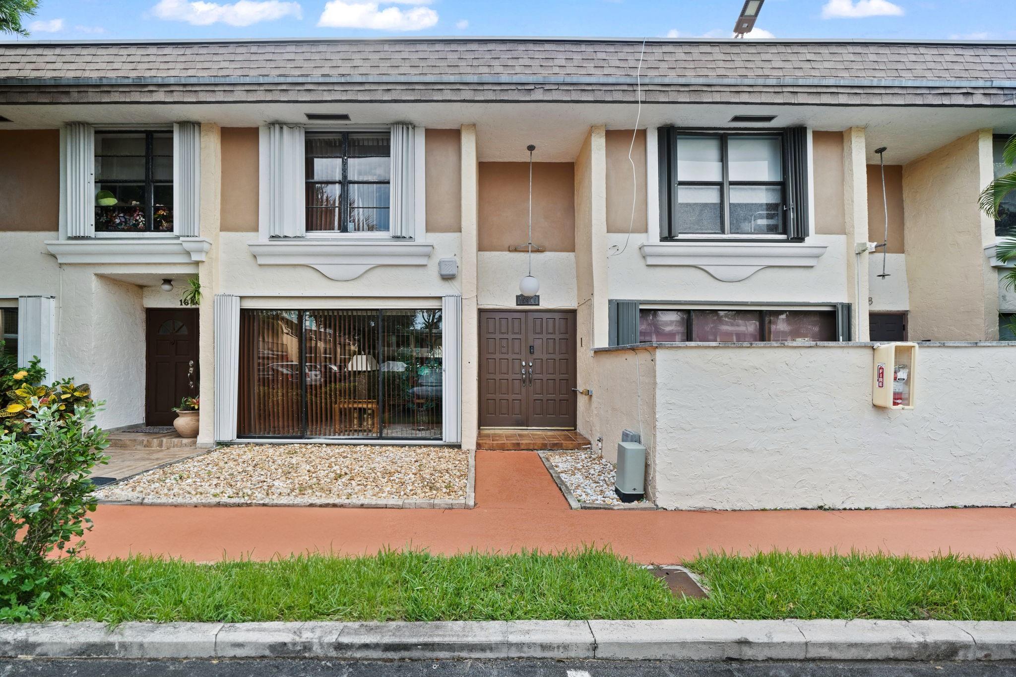 Photo 1 of 16470 NE 27th Pl in Miami - MLS F10400745