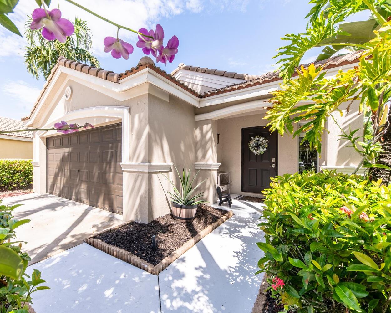1025 Bamboo Ln, Weston, FL 33327
