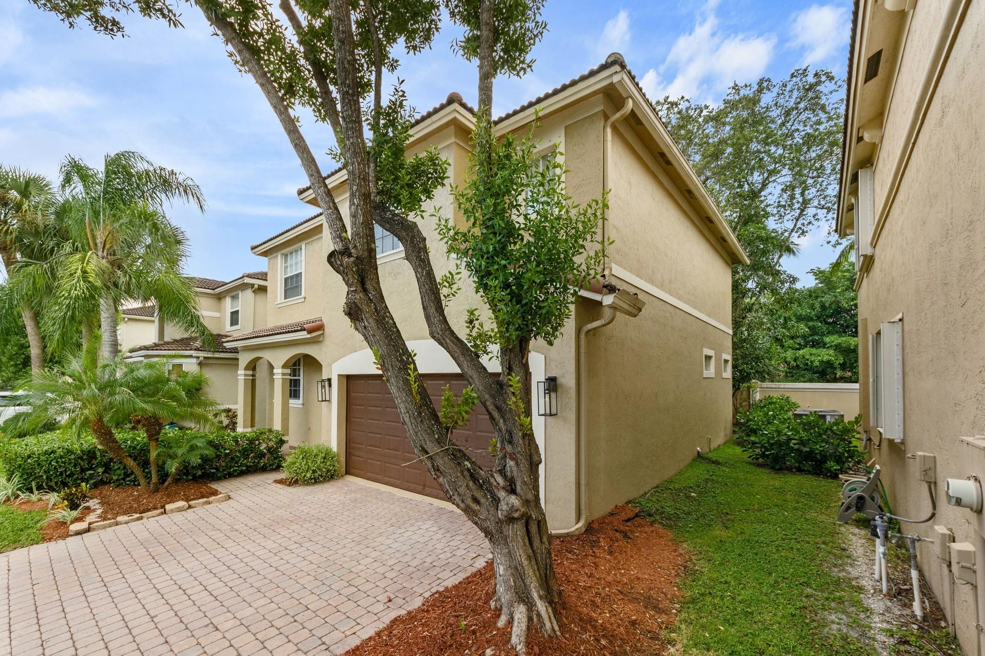 Photo 2 of home located at 890 NW 127th Ave, Coral Springs FL