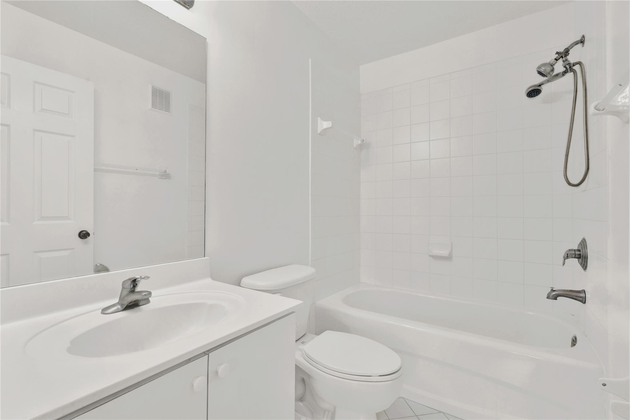Photo 14 of home located at 2701 SE 12 PL 202, Homestead FL